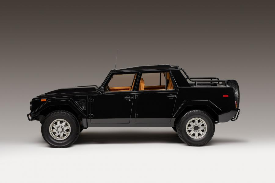  Lamborghini LM002 1990 года  (NA) (фото 26 из 55)